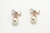 ストーンリボン×パールピアス(18金メッキ)